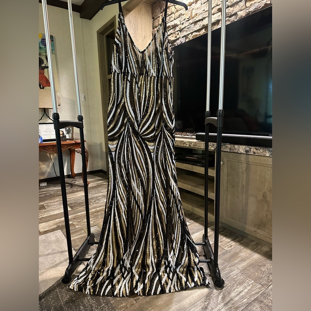 Fashion Nova Black and Gold Maxi Dress - Picture 2 of 3